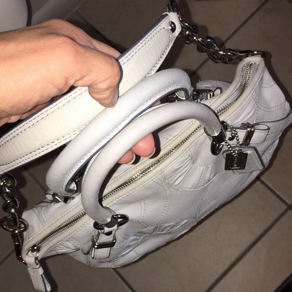 Gorgeous and real Coach light gray Satchel Bag. - Picture 5 of 8